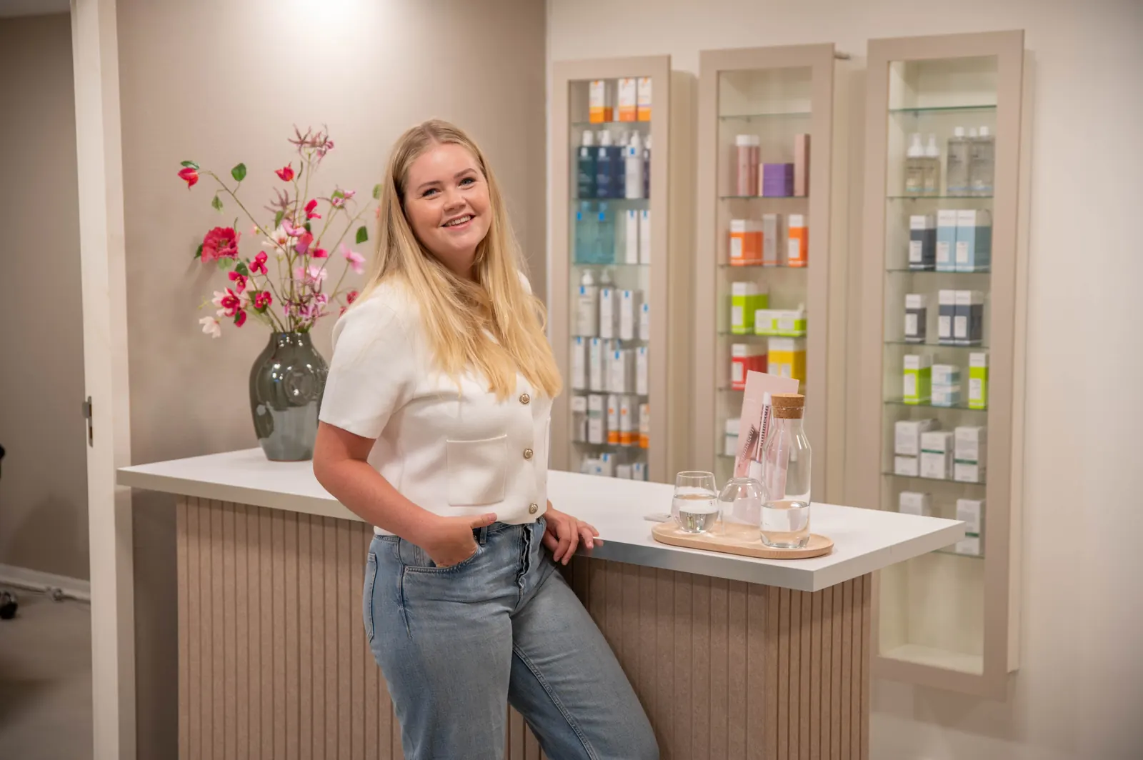 Huidtherapeut Sanne Cordes in de praktijk van Dermavita Huidtherapie in Zaandam