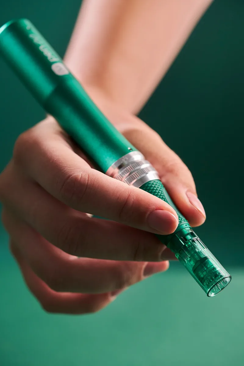 De I'M Pen van IntraMedics voor microneedling bij Dermavita Huidtherapie Zaandam